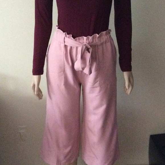 Cropped pants. - Picture 1 of 2